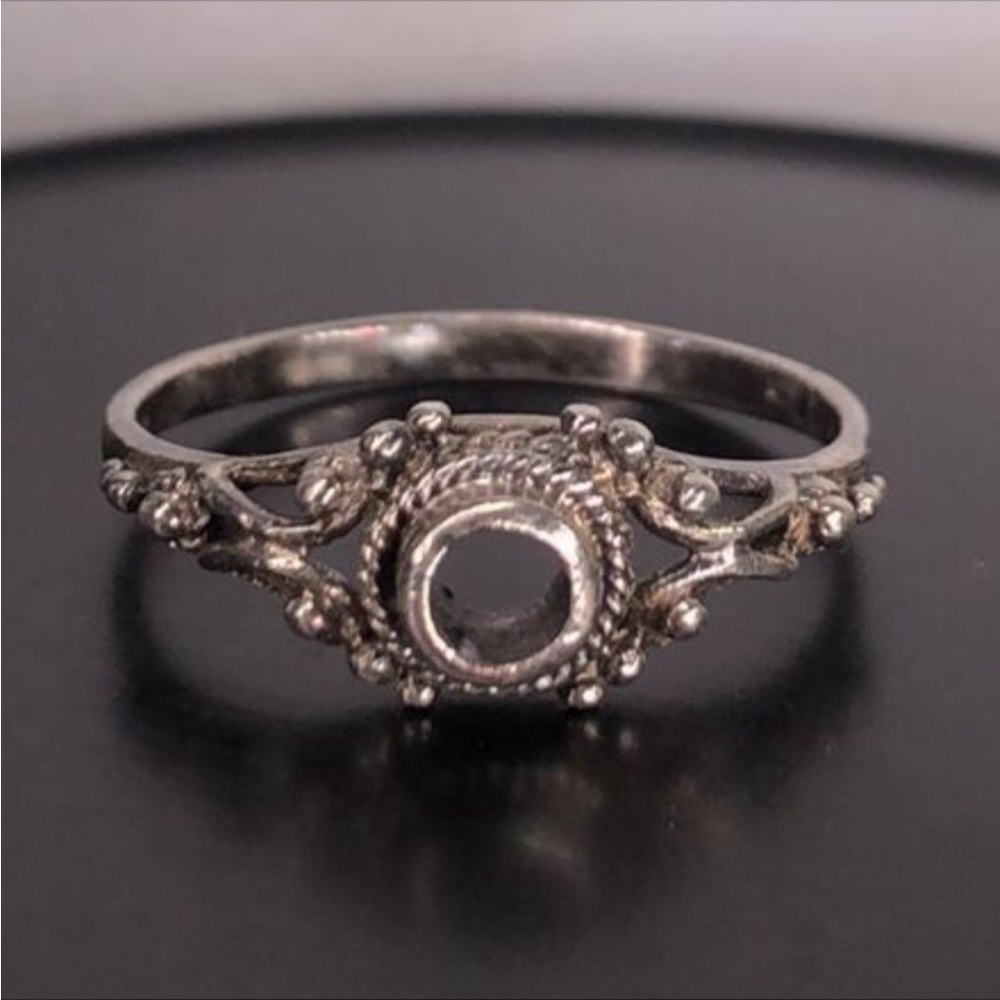 Size 7.5 Sterling Silver Missing Stone Ring